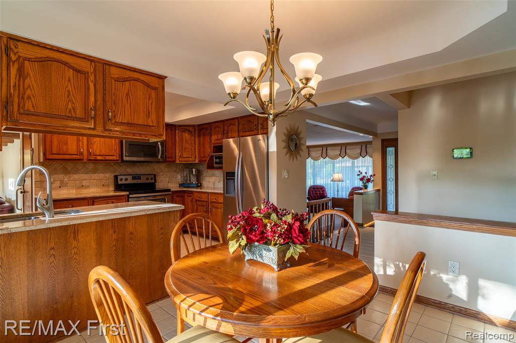 54815 FRANKLIN Drive, Shelby Twp, MI 48316 — Photo 23