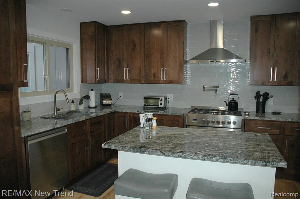 9528 FENHILL Drive, Grand Blanc, MI 48439 — Photo 7
