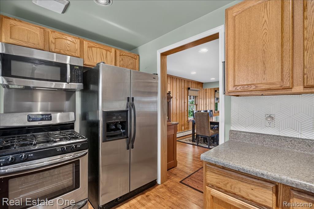 836 Pine Tree Road W, Lake Orion, MI 48362 — Photo 11
