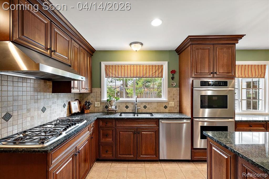 31251 Heath Court, Beverly Hills, MI 48025 — Photo 7