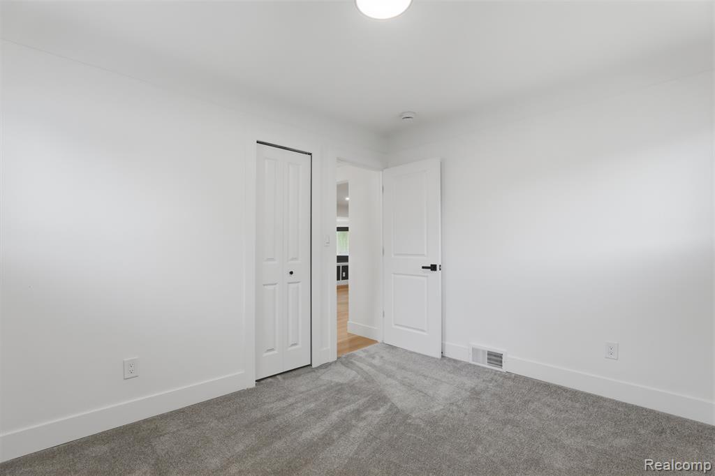 18001 Elizabeth Street, Roseville, MI 48066 — Photo 21