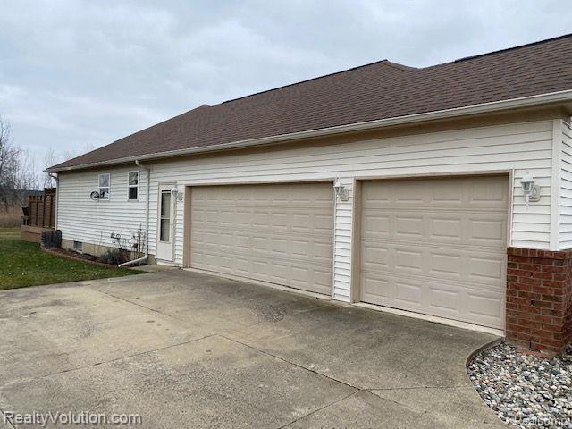 240 Deer Park S, Capac, MI 48014 — Photo 3