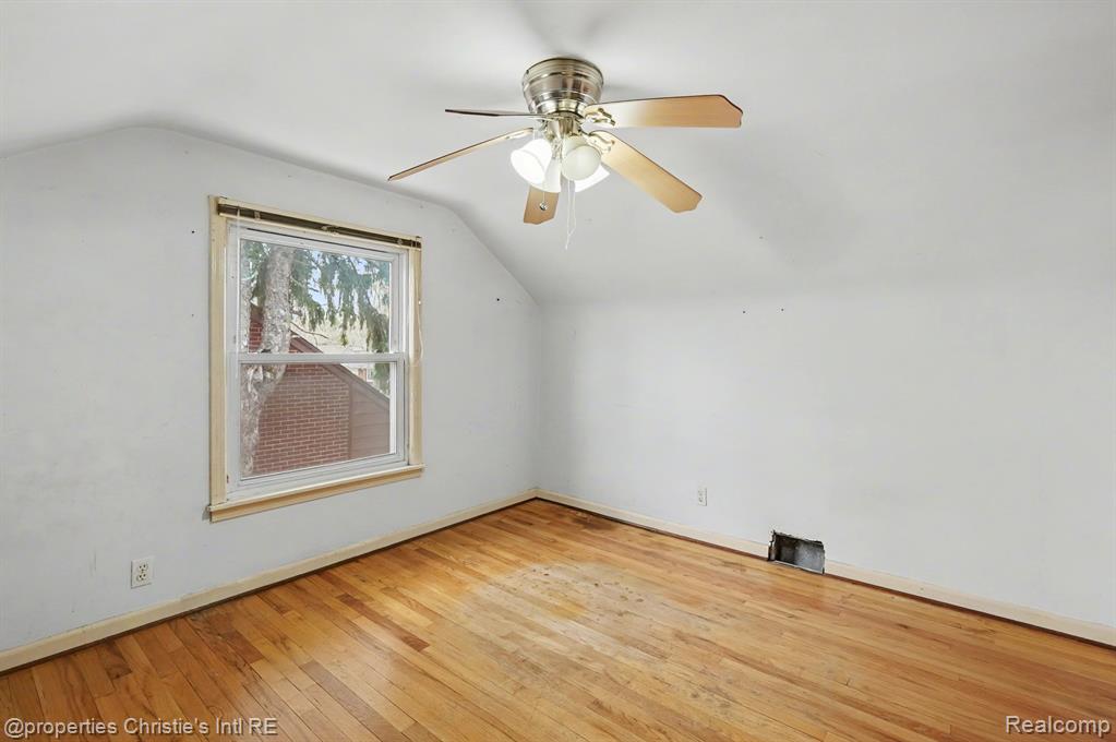 13146 Hart Avenue, Huntington Woods, MI — Photo 11