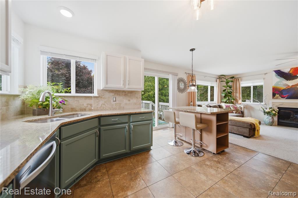 8576 Barrington Drive, Ypsilanti, MI 48198 — Photo 10