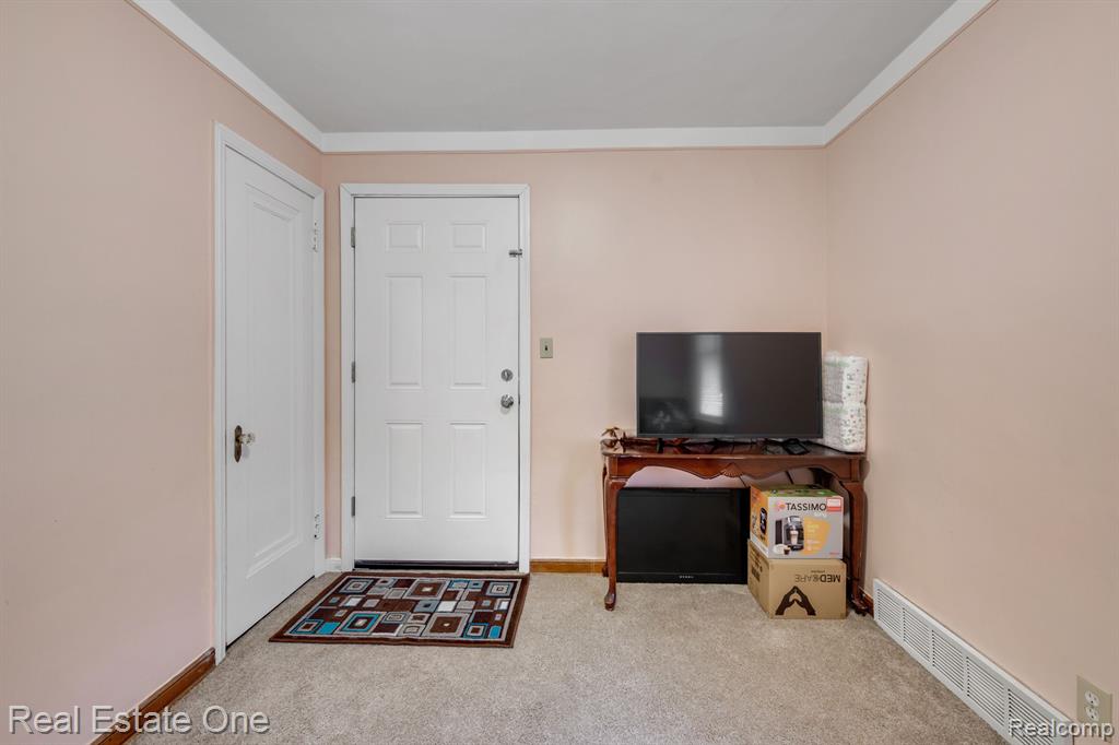 6731 Heyden Street, Dearborn Heights, MI 48127 — Photo 13