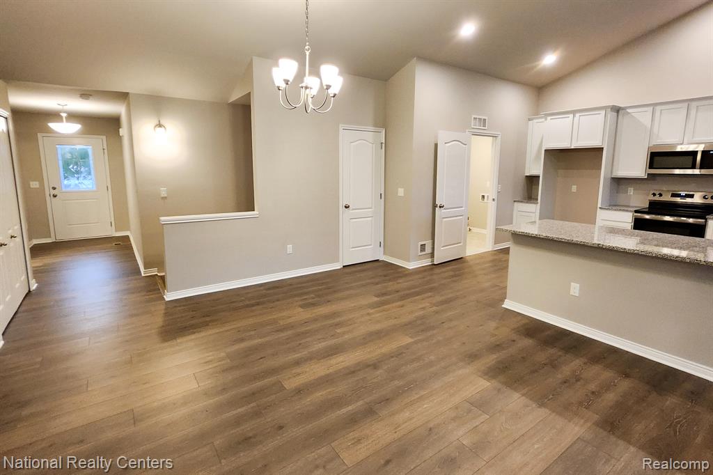 303 Devonshire Drive, 7, Lapeer, MI 48446 — Photo 9