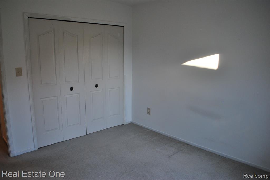 697 RAVENCREST Lane, 5, Westland, MI — Photo 23