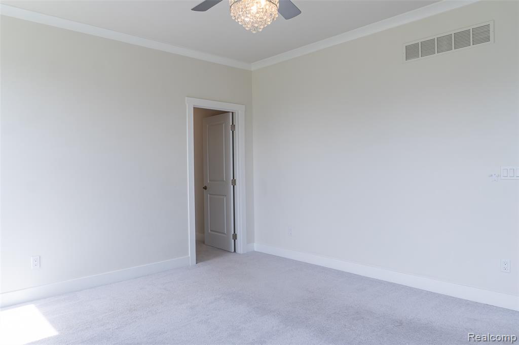 5545 Helmsdale Boulevard, West Bloomfield, MI — Photo 22