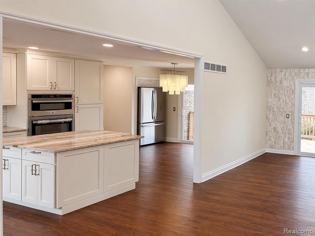 5525 Woodland Court, West Bloomfield, MI — Photo 13