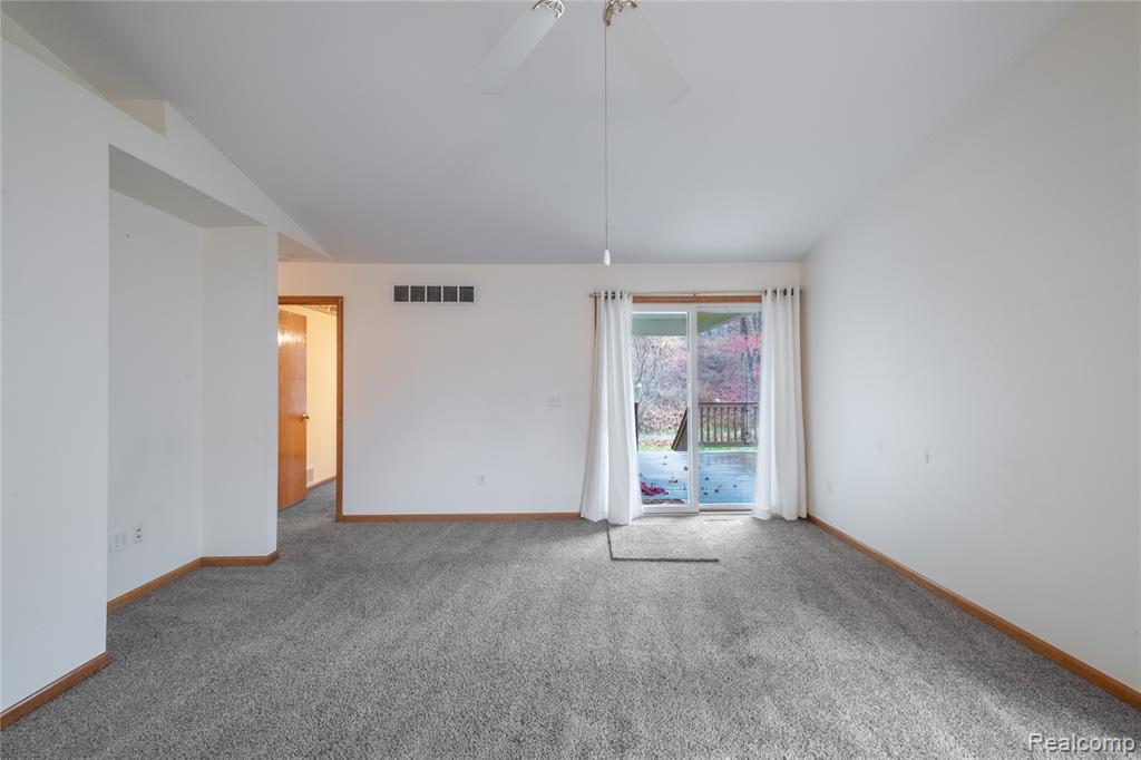 7352 Cross Creek Drive, Swartz Creek, MI 48473 — Photo 5