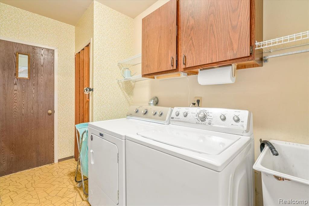 6877 Pittsford Street, Canton, MI 48187 — Photo 47
