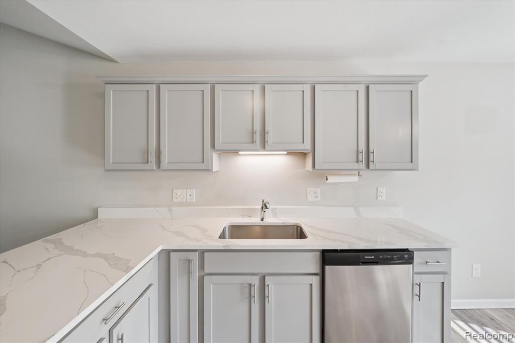 816 Nelsons Ridge Drive, Howell, MI 48843 — Photo 8