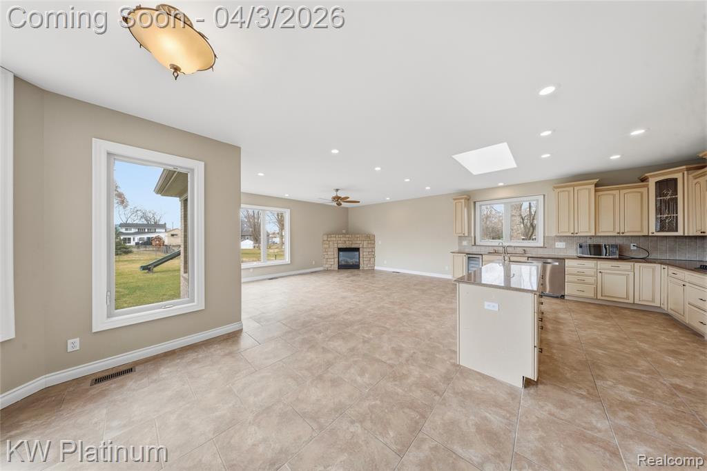 48877 Point Lakeview Drive, Chesterfield, MI 48047 — Photo 20