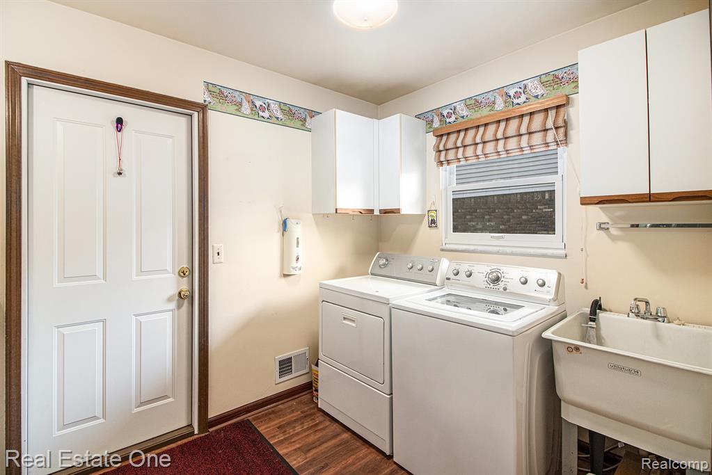 5587 Aster Drive, Troy, MI 48085 — Photo 9