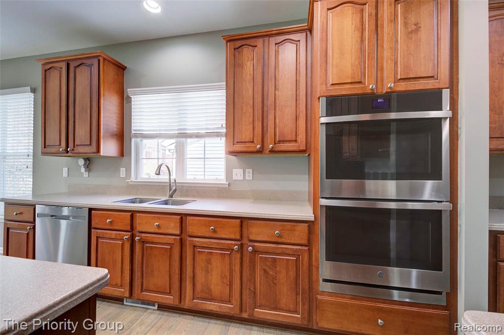 6083 Village Court, Clarkston, MI — Photo 24