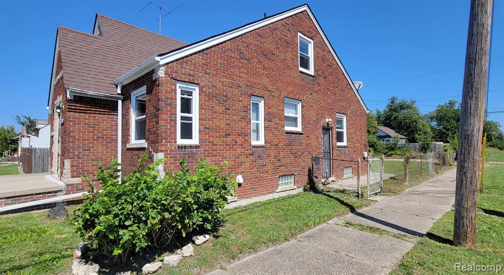 5200 WAYBURN Street, Detroit, MI 48224 — Photo 2