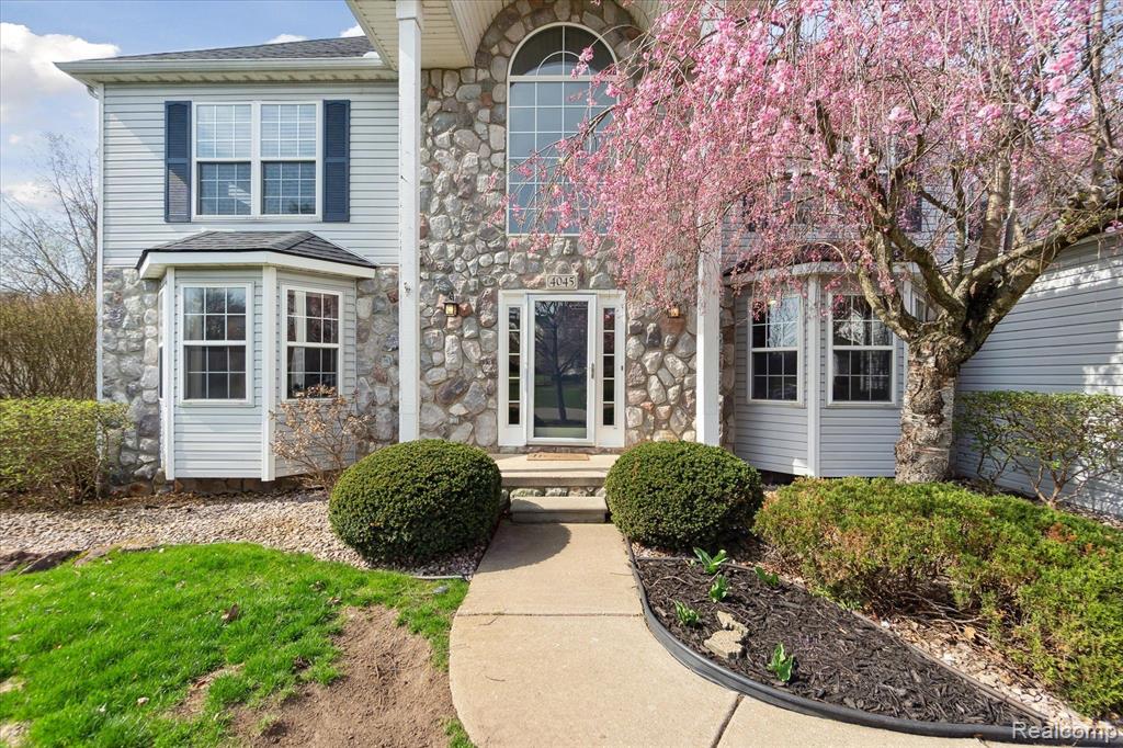4045 FOREST EDGE Drive, Commerce Twp, MI 48382 — Photo 5