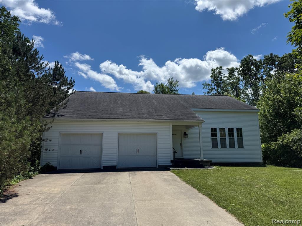 5402 Raubinger Road, Swartz Creek, MI 48473 — front exterior