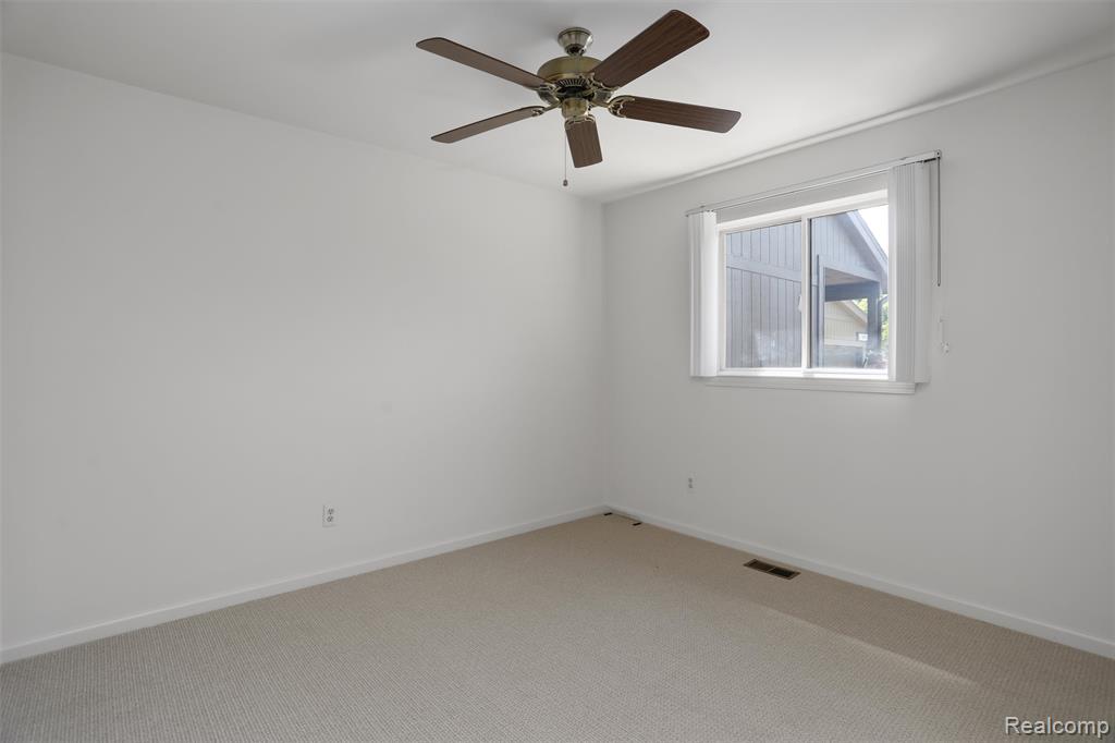 9735 Hawthorne Glen Drive, Grosse Ile, MI 48138 — Photo 13