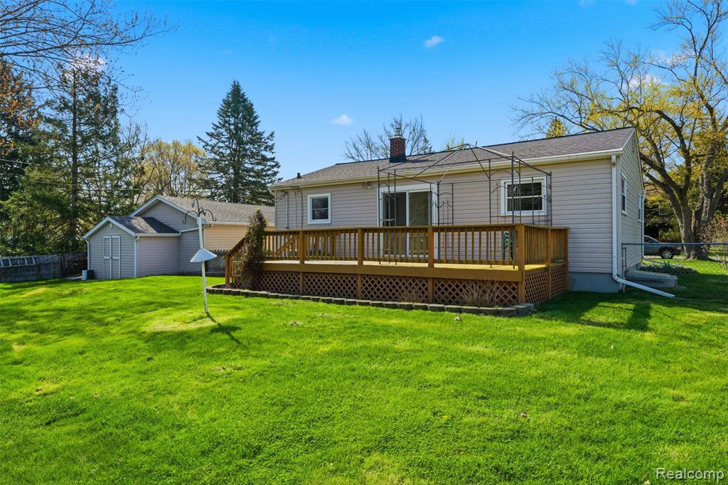 6414 Lanman Drive, Waterford, MI 48329 — Photo 23