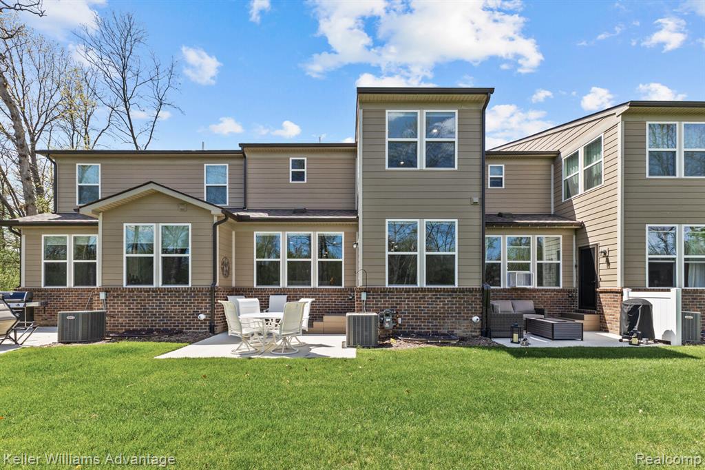 836 Addison Circle, Walled Lake, MI 48390 — Photo 37
