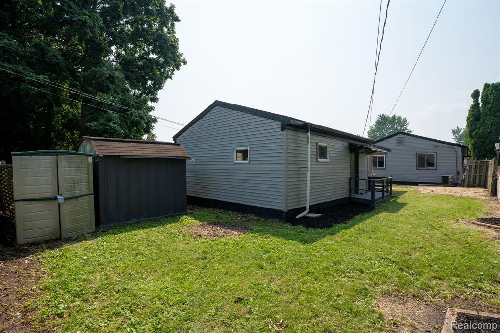 39588 Chart Street, Harrison Township, MI — Photo 27