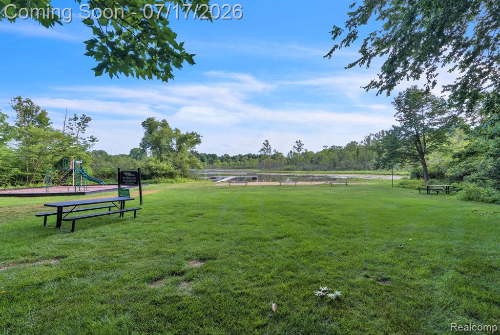 6081 Beachwood Drive, West Bloomfield, MI 48324 — Photo 60