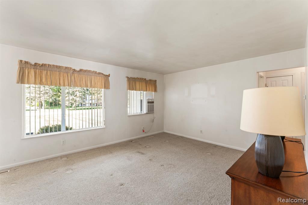 4243 Moulton Drive, Flint, MI 48507 — Photo 15