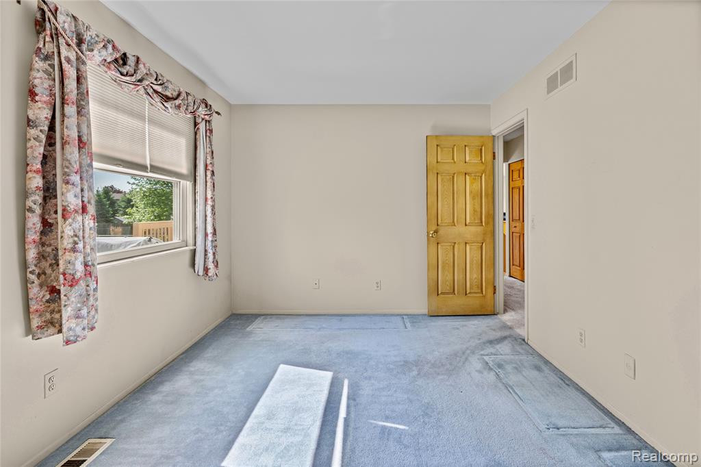 6059 Stockbridge Commons Trail, Grand Blanc, MI 48439 — Photo 18