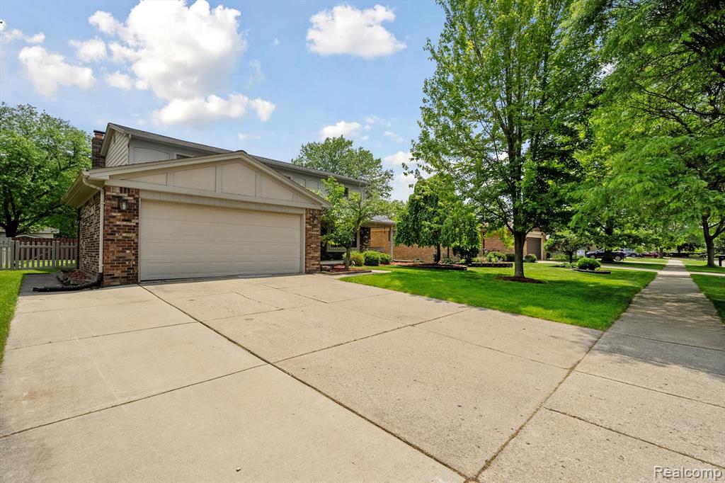 7302 PARKWAY Court, Canton, MI 48187 — Photo 2