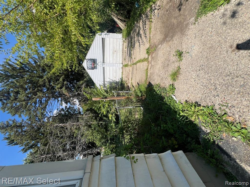 549 Buckingham Avenue, Flint, MI 48507 — Photo 12