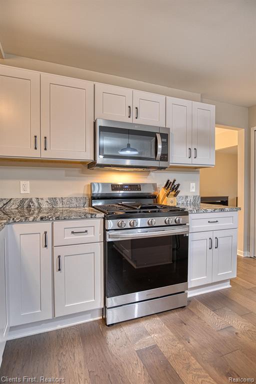 42103 WOODCREEK Lane, Canton, MI 48188 — Photo 12
