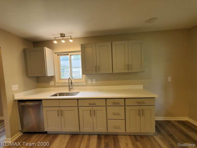 4638 GERTRUDE Street, Dearborn Heights, MI 48125 — Photo 9