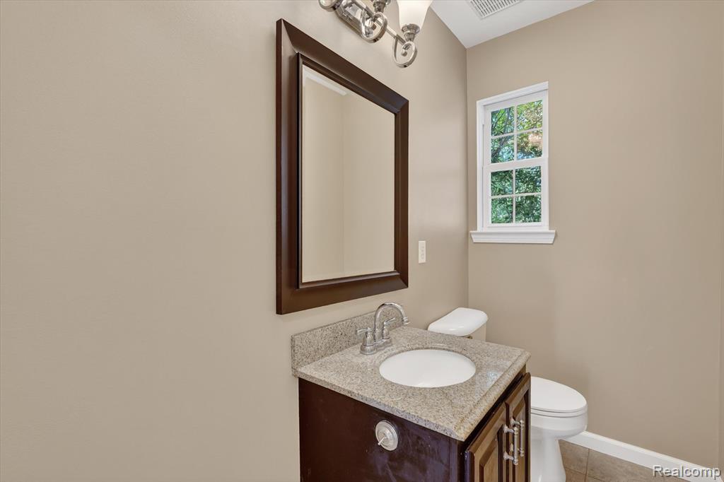 5195 Wyndham Place, Fenton, MI 48430 — Photo 15