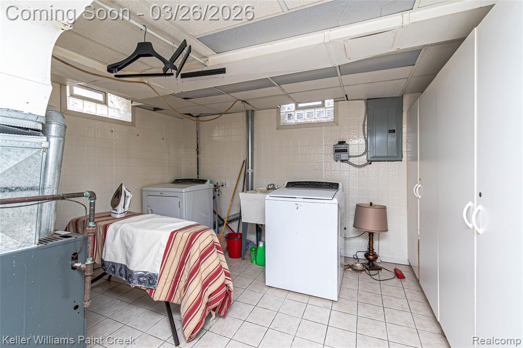 8250 Arnold Street, Dearborn Heights, MI 48127 — Photo 38