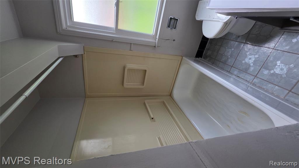 9338 Cheyenne Street, Detroit, MI 48228 — Photo 7
