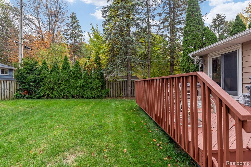 4245 Bunker Avenue, West Bloomfield, MI 48323 — Photo 26