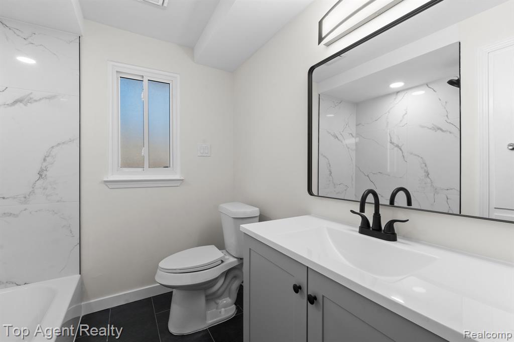 23701 Marlow Street, Oak Park, MI 48237 — Photo 31