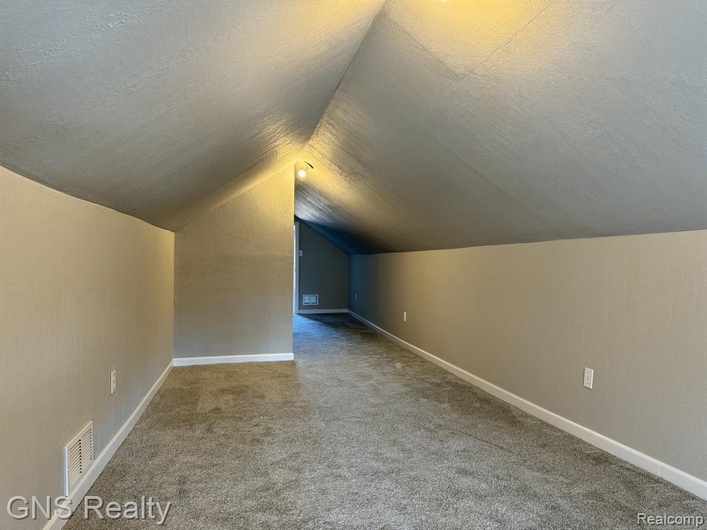 882 KENILWORTH Avenue, Pontiac, MI 48340 — Photo 16