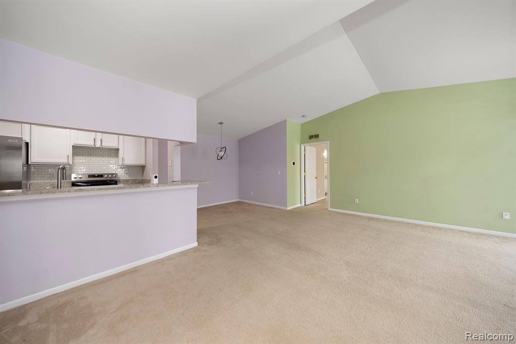 28260 OAKMONTE Circle E, New Hudson, MI 48165 — Photo 7
