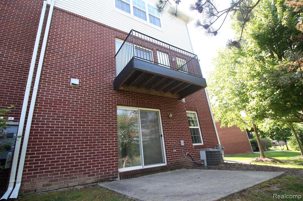 423 CHERRY ORCHARD Road, Canton, MI 48188 — Photo 2