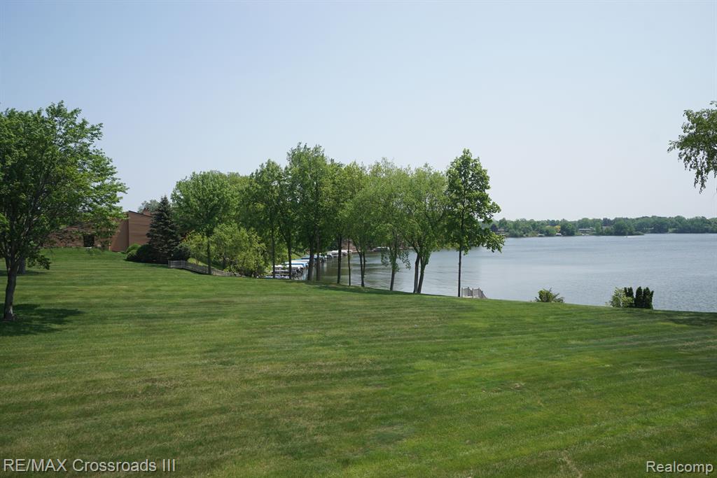 48295 BAYSHORE Drive, Van Buren, MI 48111 — Photo 23