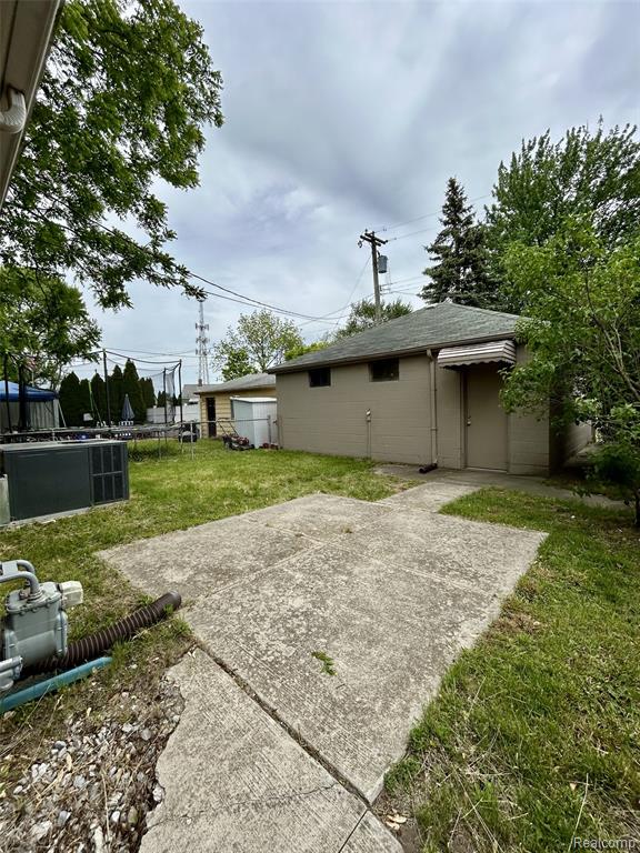 555 Antoine Street, Wyandotte, MI 48192 — Photo 13
