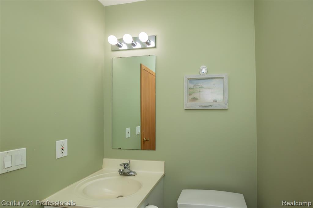 6591 Windiate Road, Waterford, MI 48329 — Photo 28
