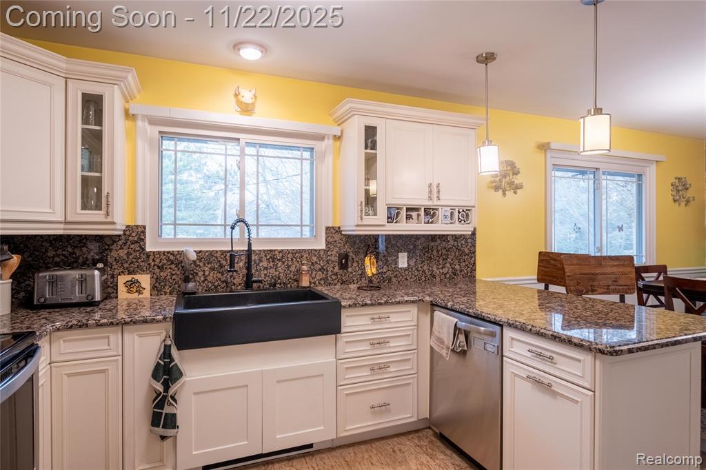 5333 Waterford Road, Clarkston, MI — Photo 12