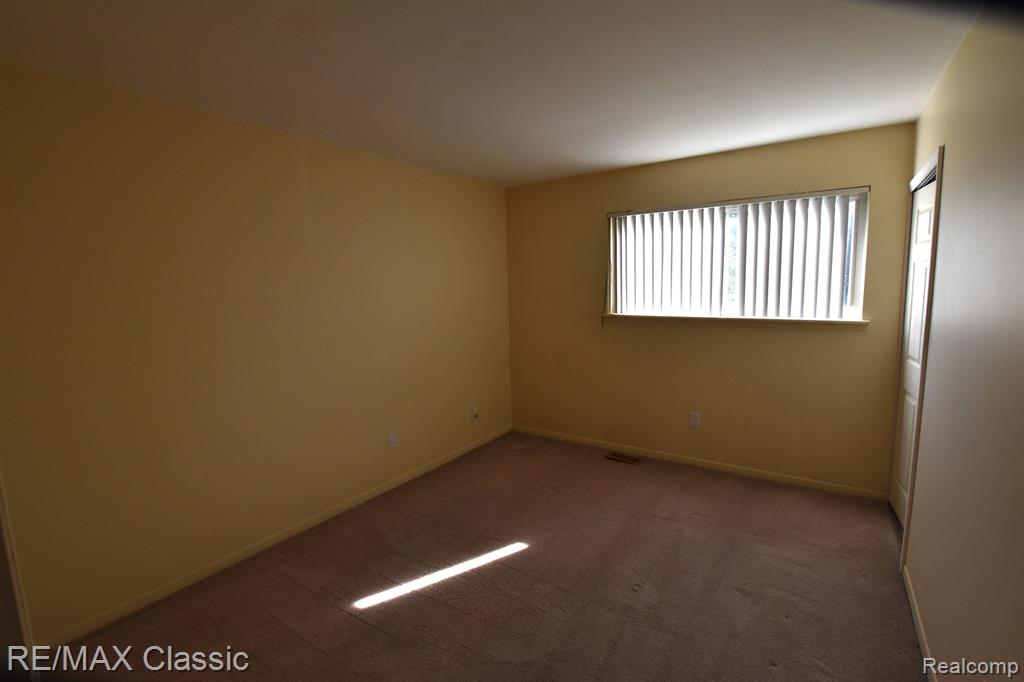 8553 WINCHESTER Drive, 6, Sterling Heights, MI 48313 — Photo 10