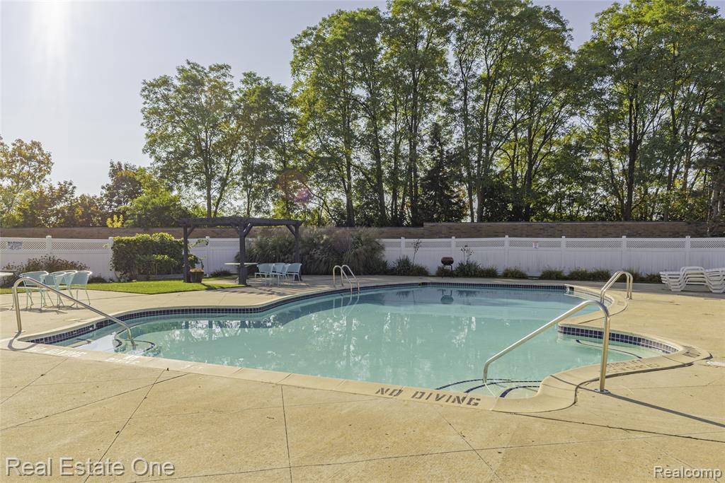 27630 W Echo Valley, 221, Farmington Hills, MI 48334 — Photo 42