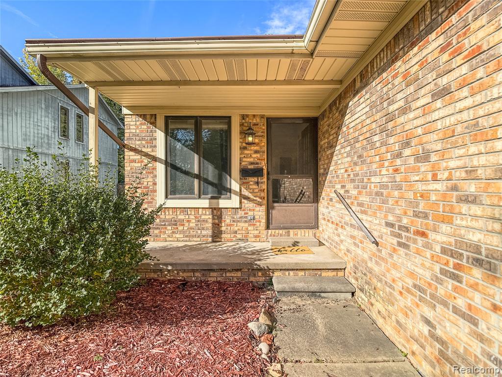 914 North Road, Fenton, MI 48430 — Photo 2