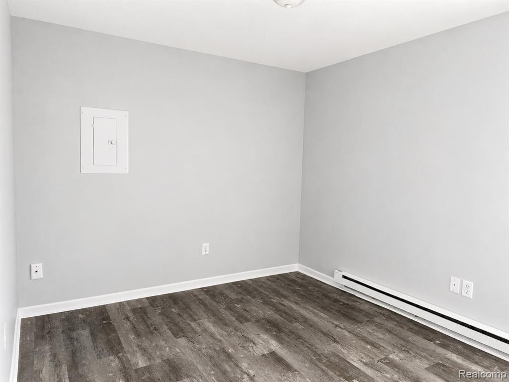 617 W Commerce Road, Walled Lake, MI 48382 — Photo 5