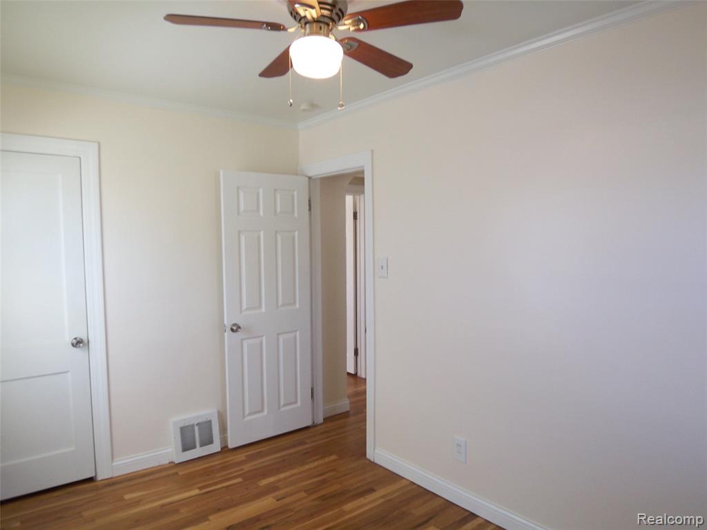 8269 Sterling, Center Line, MI 48015 — Photo 17